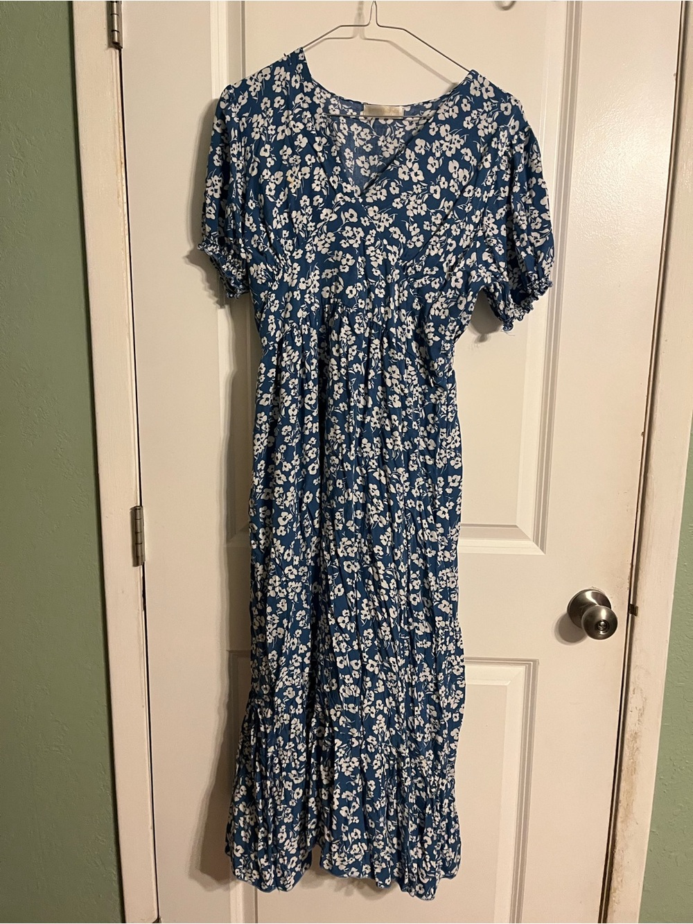 Blue Floral Maxi Dress with V-Neck and Puff Short Sleeves